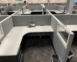 Haworth 100 cubicle with 6'x5.5' dimensions, ideal for modern office environments.