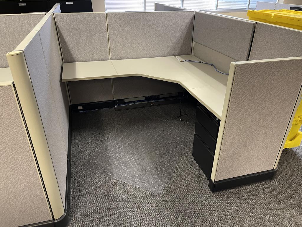 Momentum Herman Miller A02 6'x6'x53"/47"