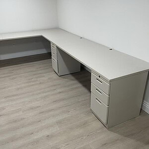Modern white Knoll desks in an office setup, 24" and 30" deep, 5' and 6' wide.