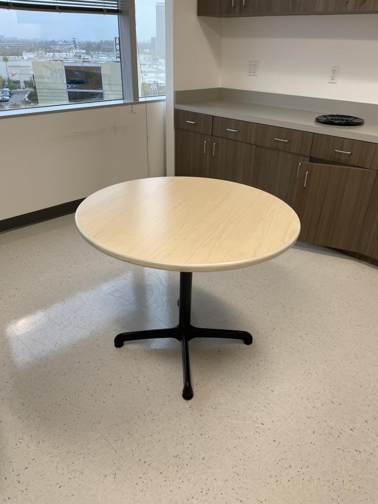 Steelcase 3' round table maple W/black base