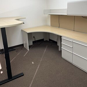 Adjustable Modular Desks for ergonomic workspace flexibility and comfort. Perfect for modern office.