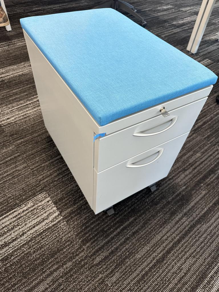 Maxon Blue Mobile Pedestal with cushion