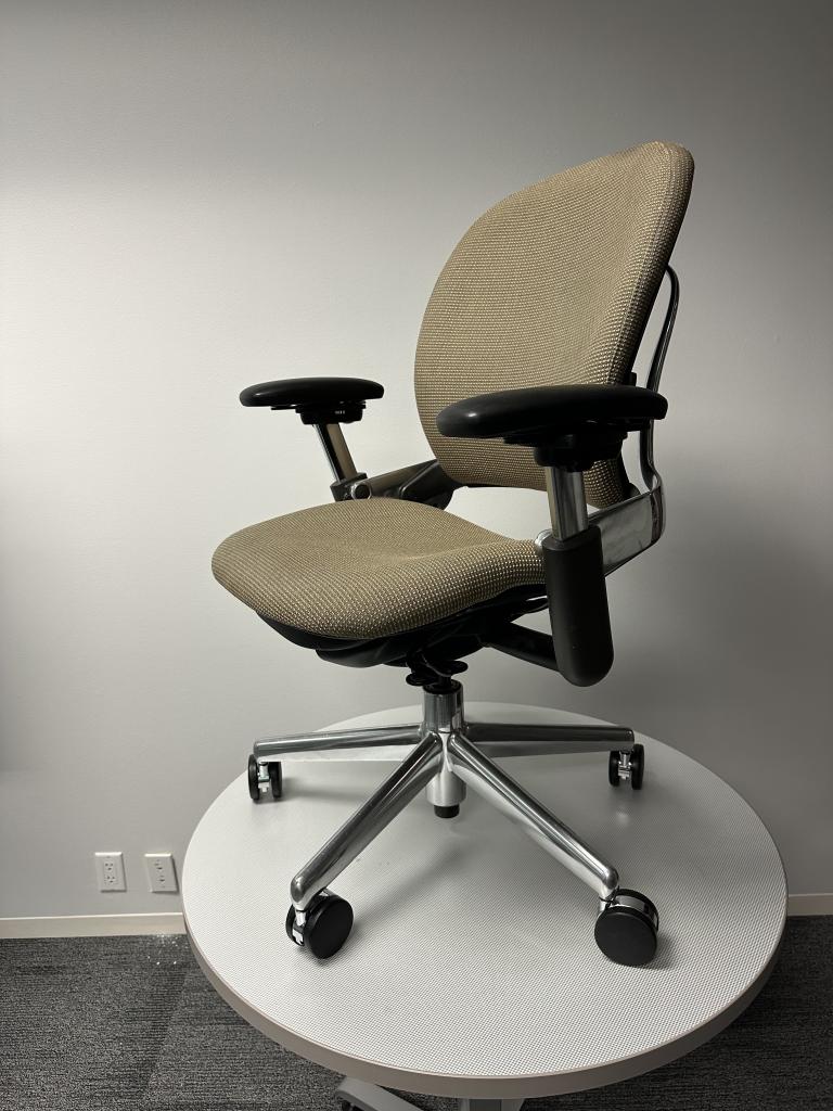 Steelcase Leap Chrome fully loaded beige
