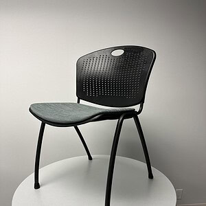 Guest chair with grey seat and black frame, ideal for conference rooms and waiting areas.