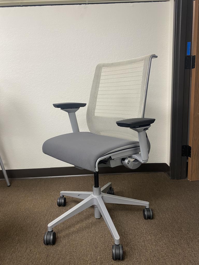 Steelcase think white & grey fully loaded