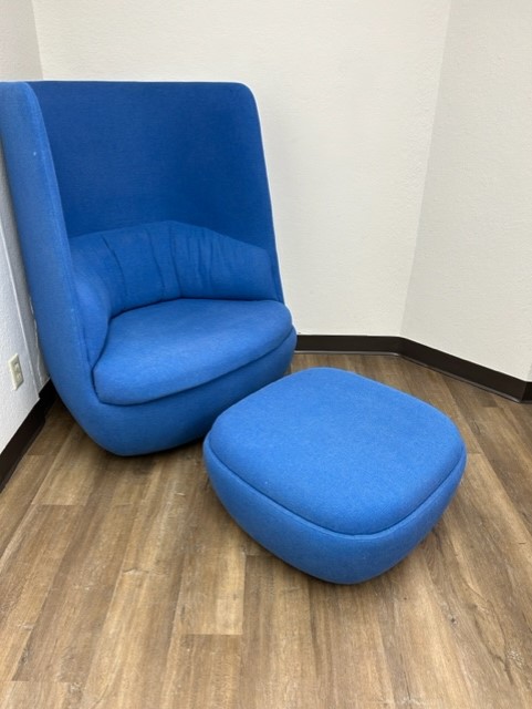 Hightower Gimbal Blue High Back W/Ottoman