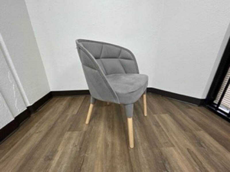 Hightower Quilted light Grey wood Leg Chair