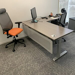L shape electric desk with driftwood finish, 6x6 size, featuring memory function for ergonomic works.