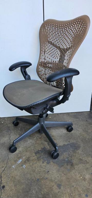 Herman Miller Miller Mirra Nude Loaded