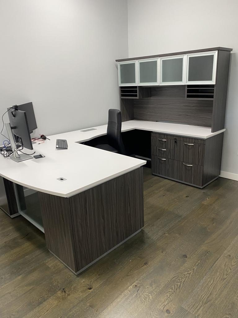 Slate Grey 6x9 White U shape W/hutch Tuxedo