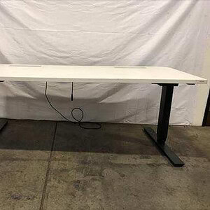 Electric white 60x30 KI HAT power-capable desk for office or workspace.