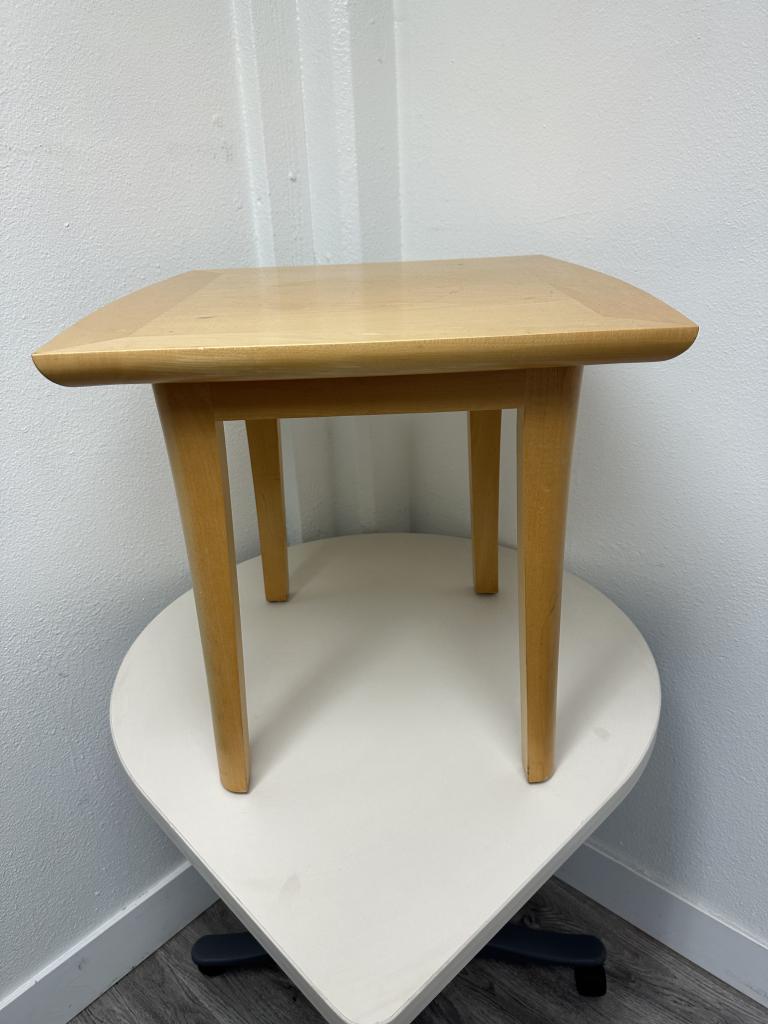 Veneer maple 22 inch occasional table