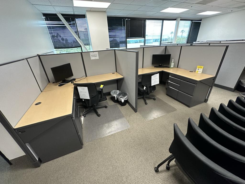 Hon Initiate 6x6x53 Grey panel maple surface