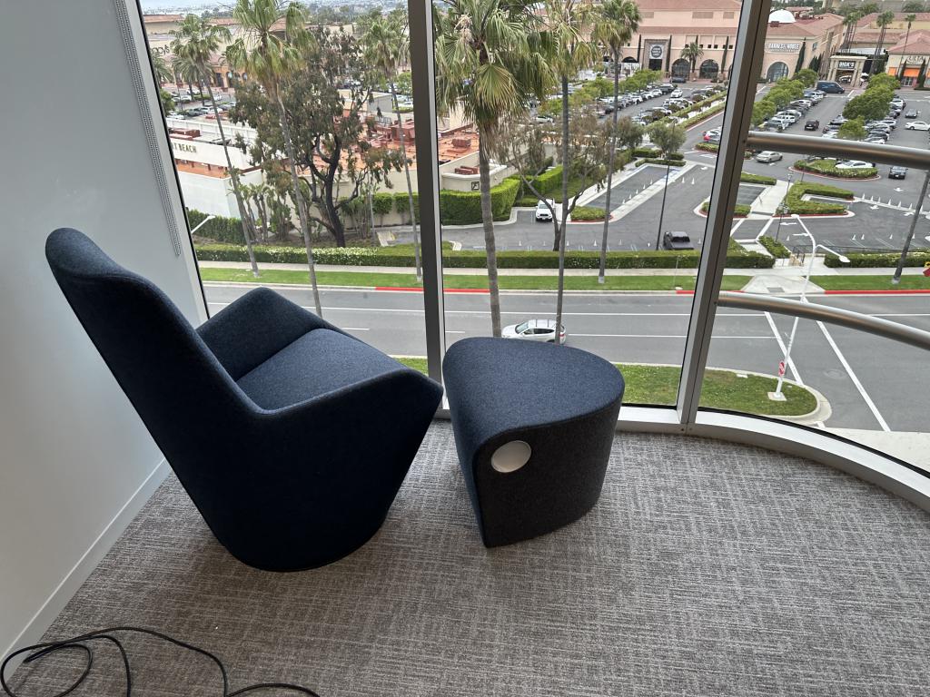 Hightower Gimbal swivel grey with ottoman