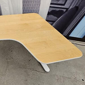 Autonomous 6x4 corner surface with white base, ideal for modern office or conference room setups.