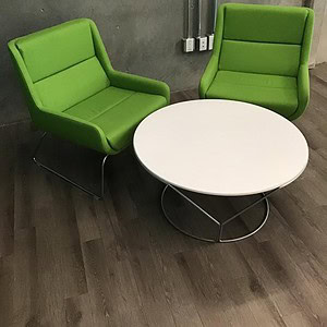 Kelly Green Lounge Chairs for Modern Seating.