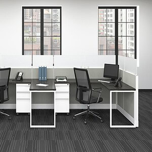 Shared workstation with glass partitions and white finish, ideal for modern office environments.