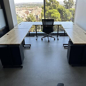 Versatile 8x8 U-shaped modular desks made of five 4x2 units, ideal for collaborative office environm.