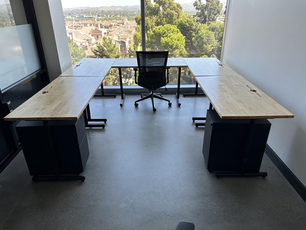 8x8 U shape Modular desks made of (5) 4x2