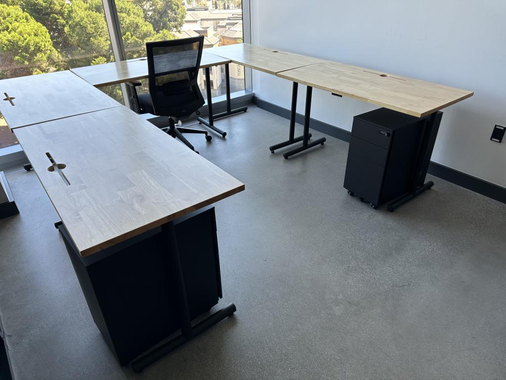 8x8 U shape Modular desks made of (5) 4x2