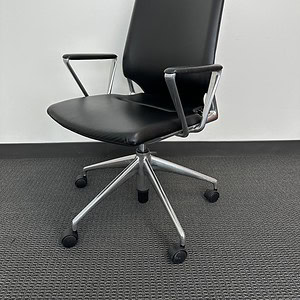 Vitra Meda black leather and chrome office chair with adjustable armrests and swivel base. Perfect f.