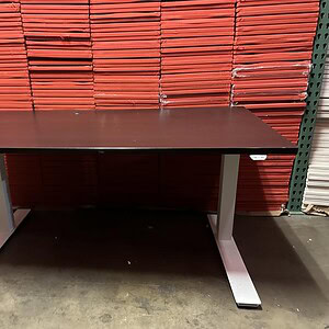 Haworth Espresso 5x30 HAT electric desk with adjustable height and modern design. Perfect for office.