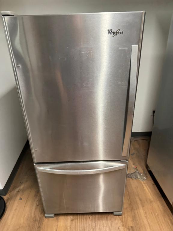 Whirlpool fridge model wrb322dmbm00