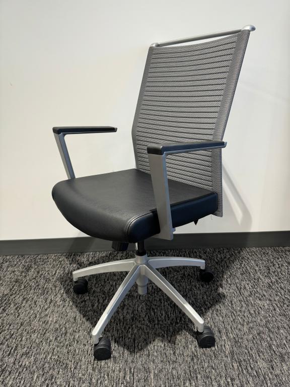 Sit-on-it Novo High back black leather & mesh