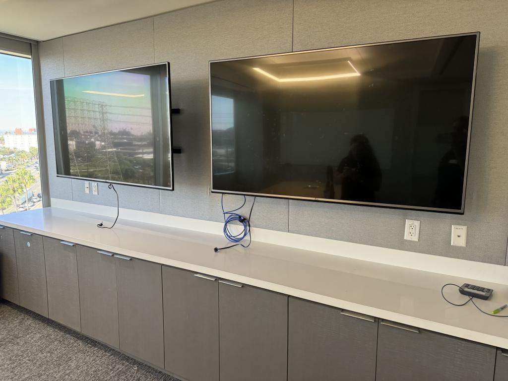 LG 65" model um7300pua Smart TV