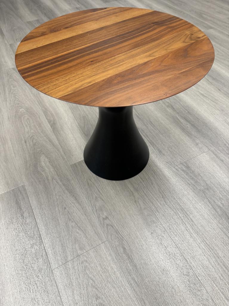 Andreu World 20in wide x 18in tall black base