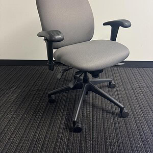 ERGONOMIC GREY OFFICE CHAIR FOR COMFORT AND SUPPORT.