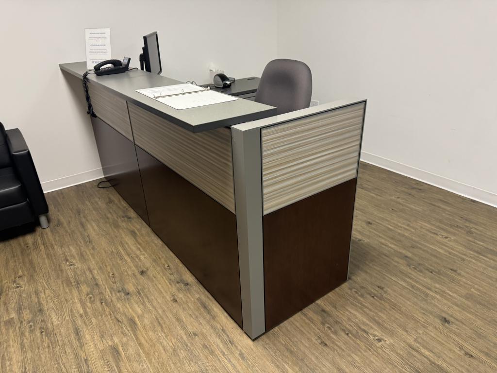 Knoll 42in Tall Reception desk 6x6 Hi Lo