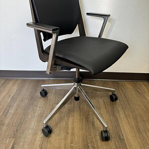 Haworth Very Designer Chair in black leather with ergonomic support and modern style. Perfect for ex.