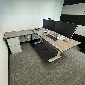 Haworth 6x6 white HAT table with return and pedestal, ideal for modern office workspaces.