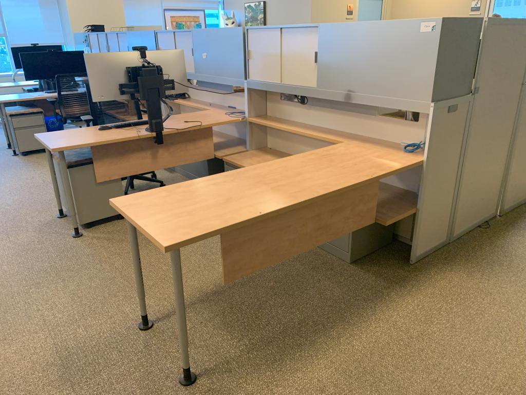 Modern Steelcase 6x6 Cubicle Desk Loaded