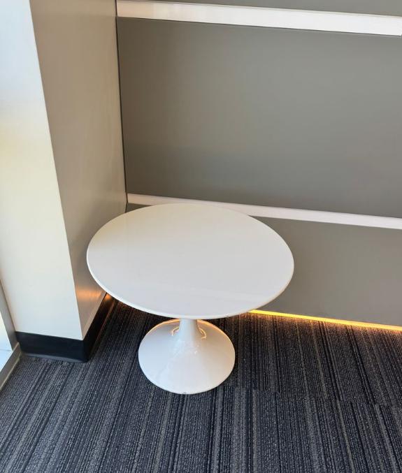 Tulip medium Occassional table