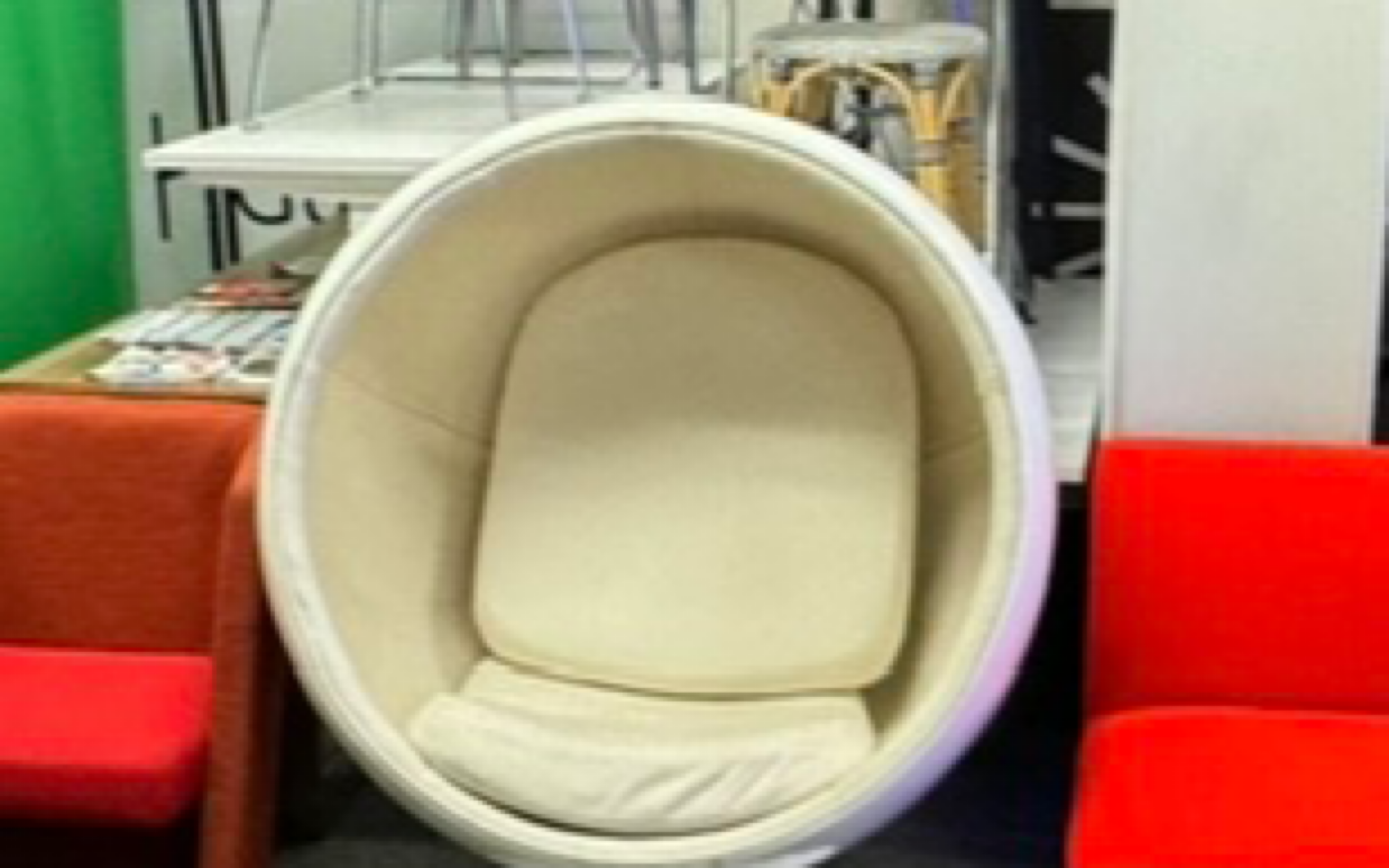 MIB Space Race Egg chair white swivel