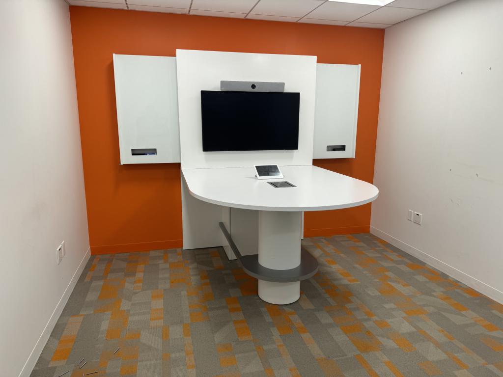 Steelcase Media Scape Collaboration 84Dx60W