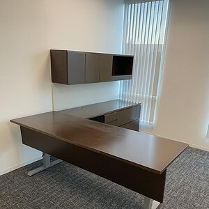 Modern Knoll Autostrada height-adjustable office desk with wall-mounted storage.