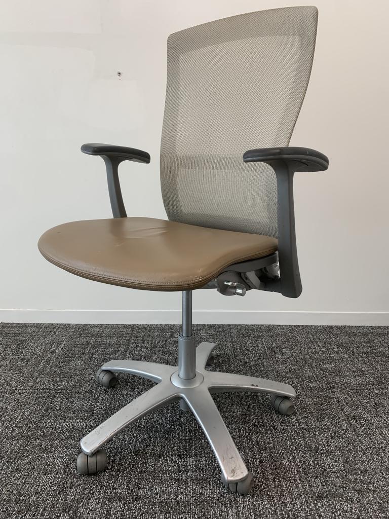 Knoll Life Mesh Back Leather Seating