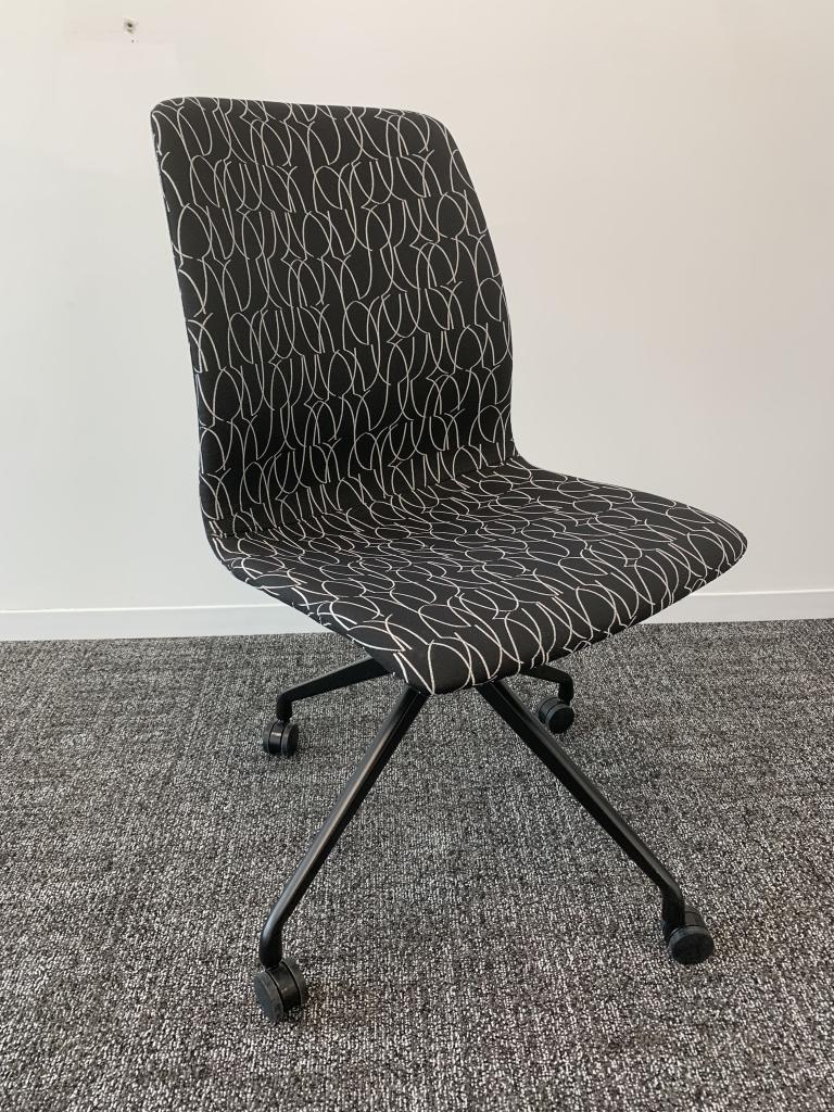 Knoll 4 Leg Bucket Chair Black and White