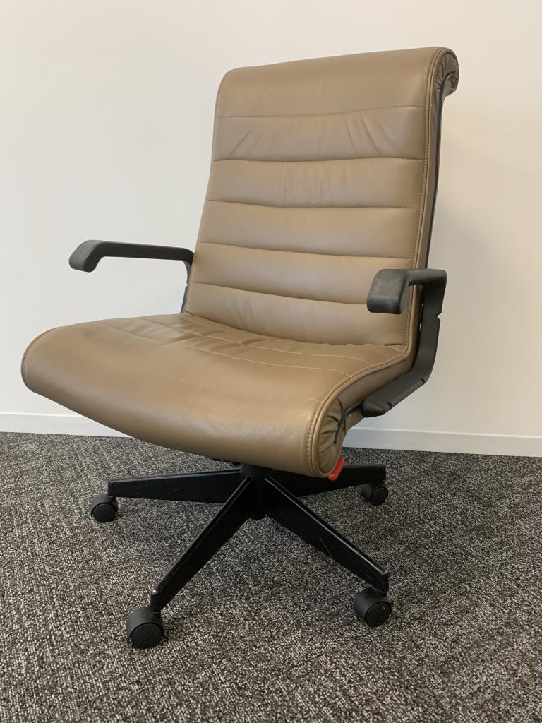 Knoll Plush Executive Leather Classic Chair