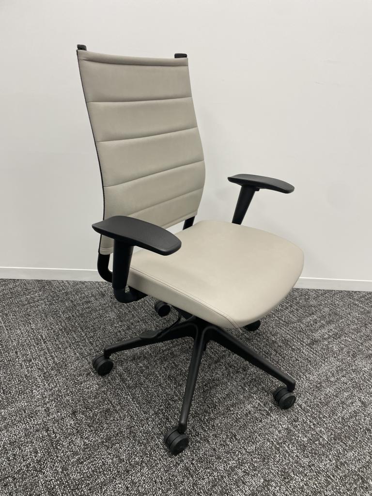 SitOnIt Wit High Back in Beige and Black