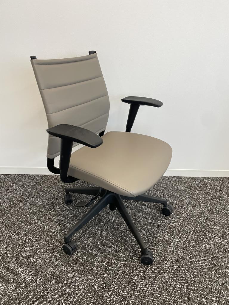 SitOnIt Wit Mid Back in Beige and Black