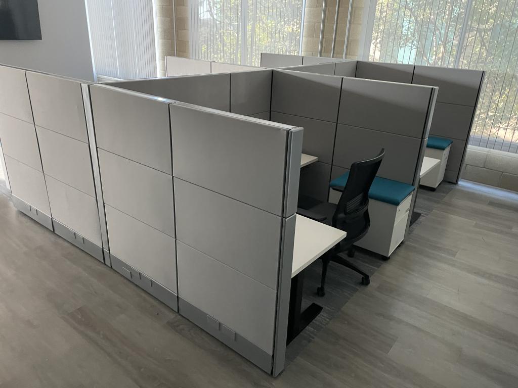 6x5x54T Herman Miller Ethospace in Silver
