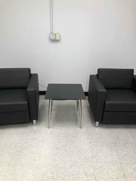 OFS Occasional table 22x22x20T black or white