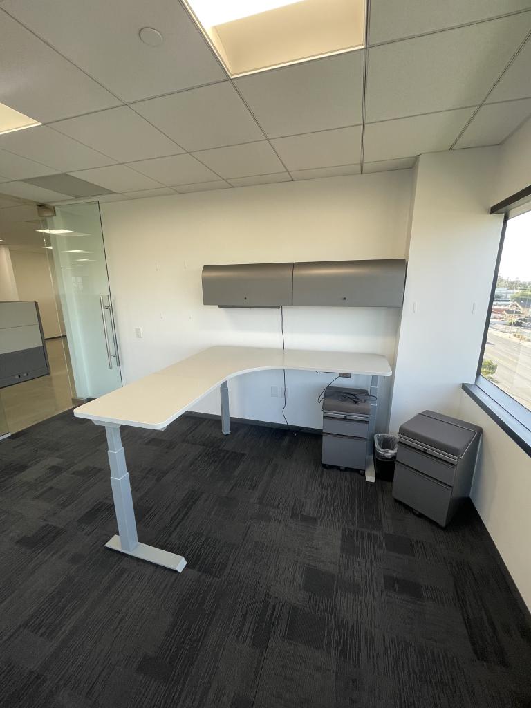 Knoll Office L HAT with 2 mobile peds