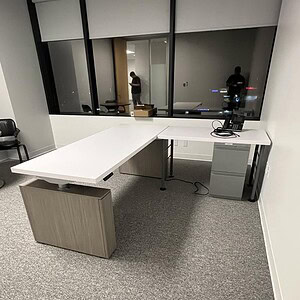 Adjustable Knoll desk with fixed return, ideal for modern office setups and ergonomic workspace solu.
