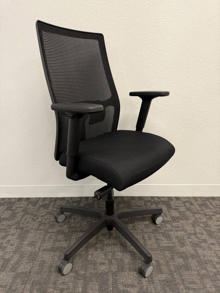 Hon Ignition black Fully Loaded mesh back