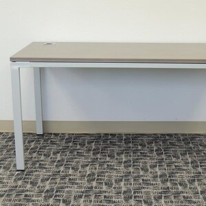 Modern Boss Simple I desk with optional sizes 5x30 or 72x30, ideal for office workspaces.